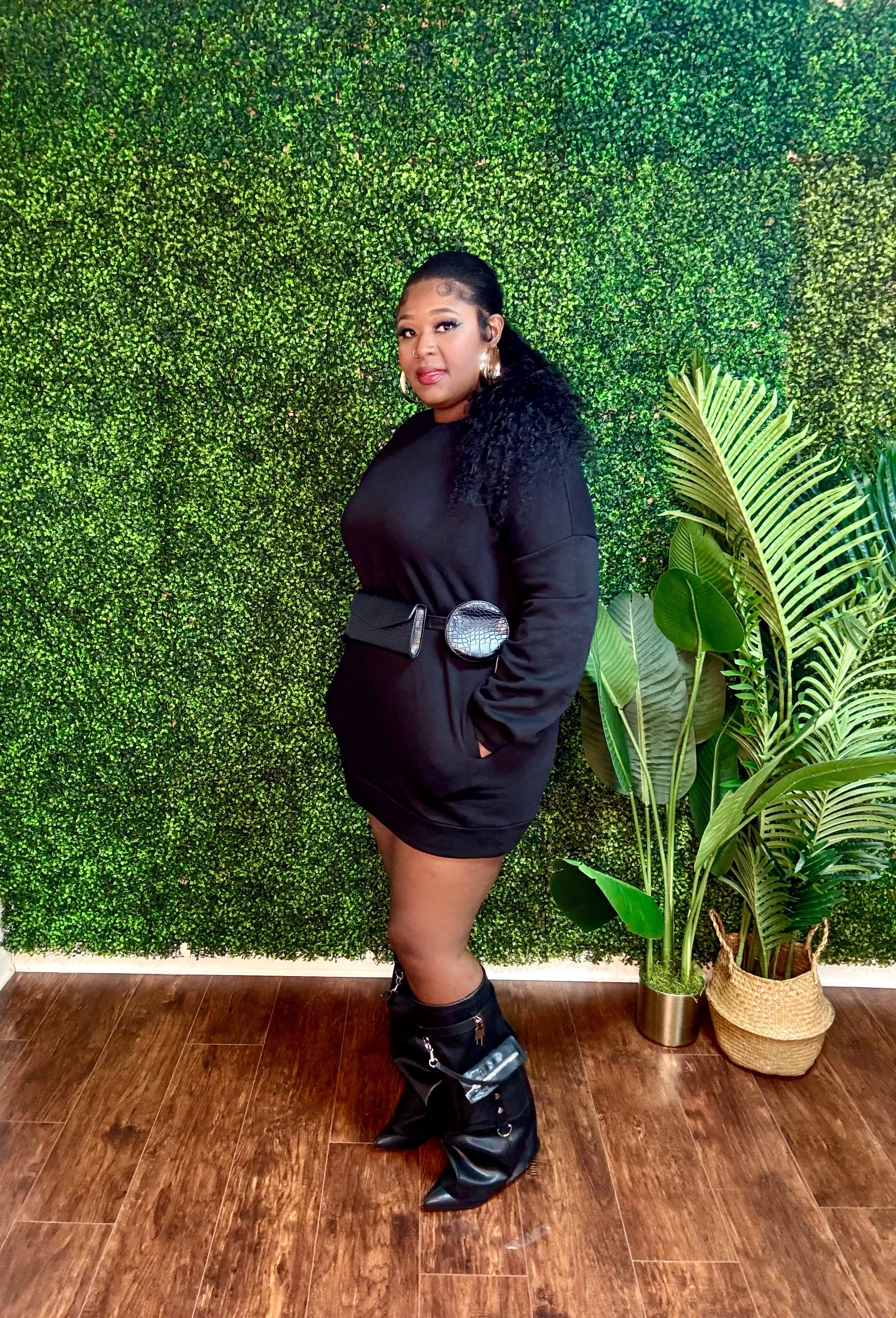 KEEPIN IT CUTE SWEATSHIRT DRESS (Black)