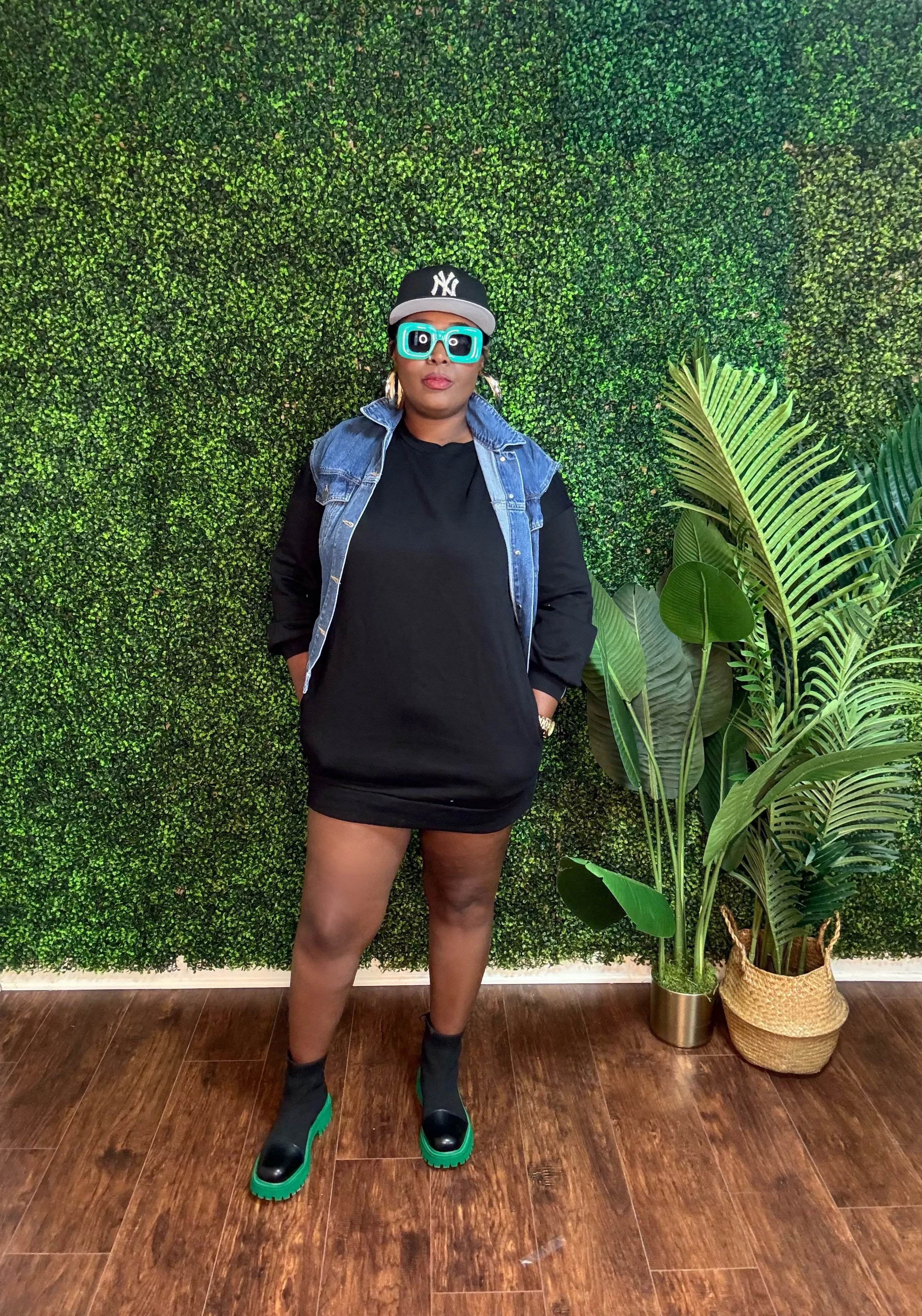 KEEPIN IT CUTE SWEATSHIRT DRESS (Black)