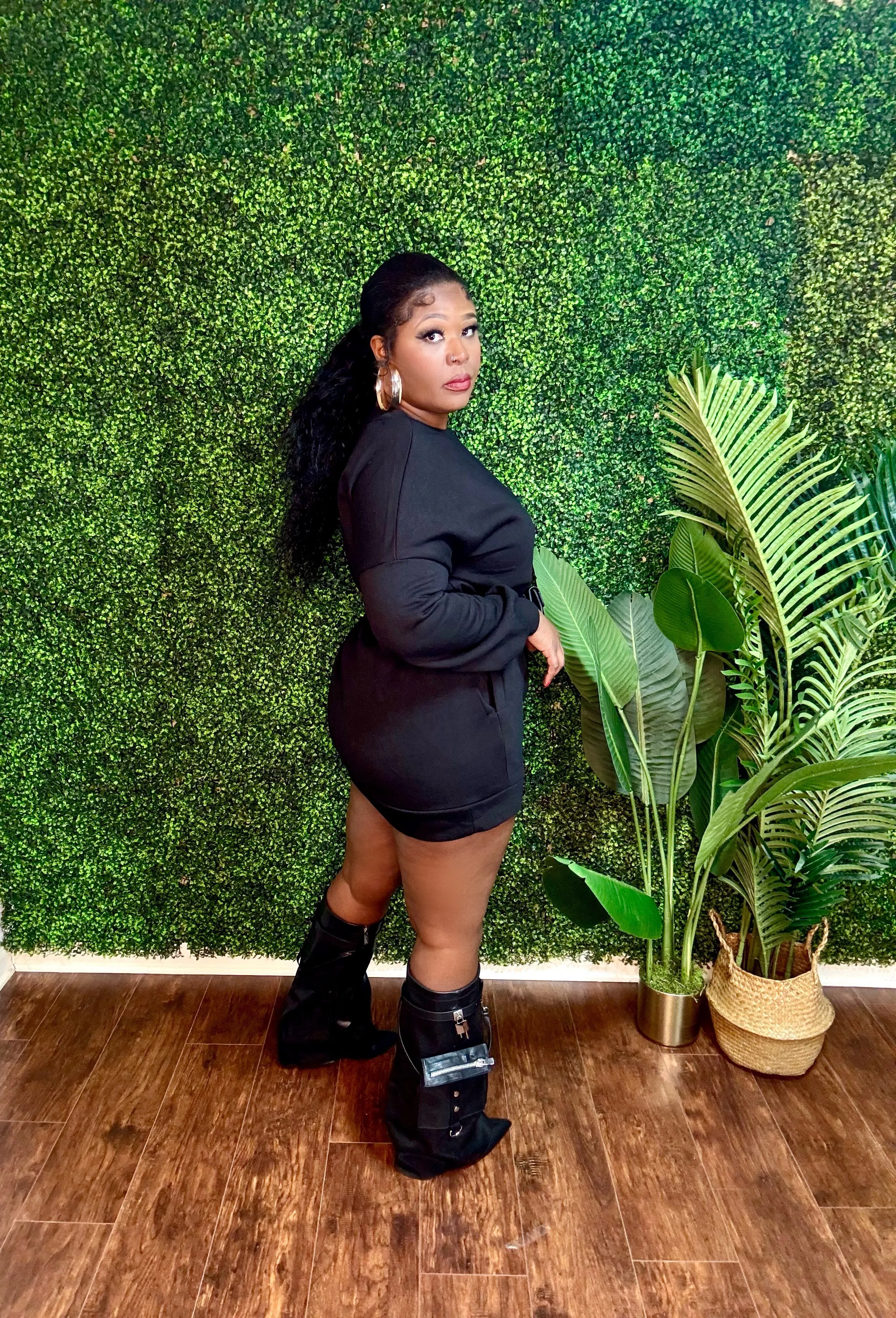 KEEPIN IT CUTE SWEATSHIRT DRESS (Black)