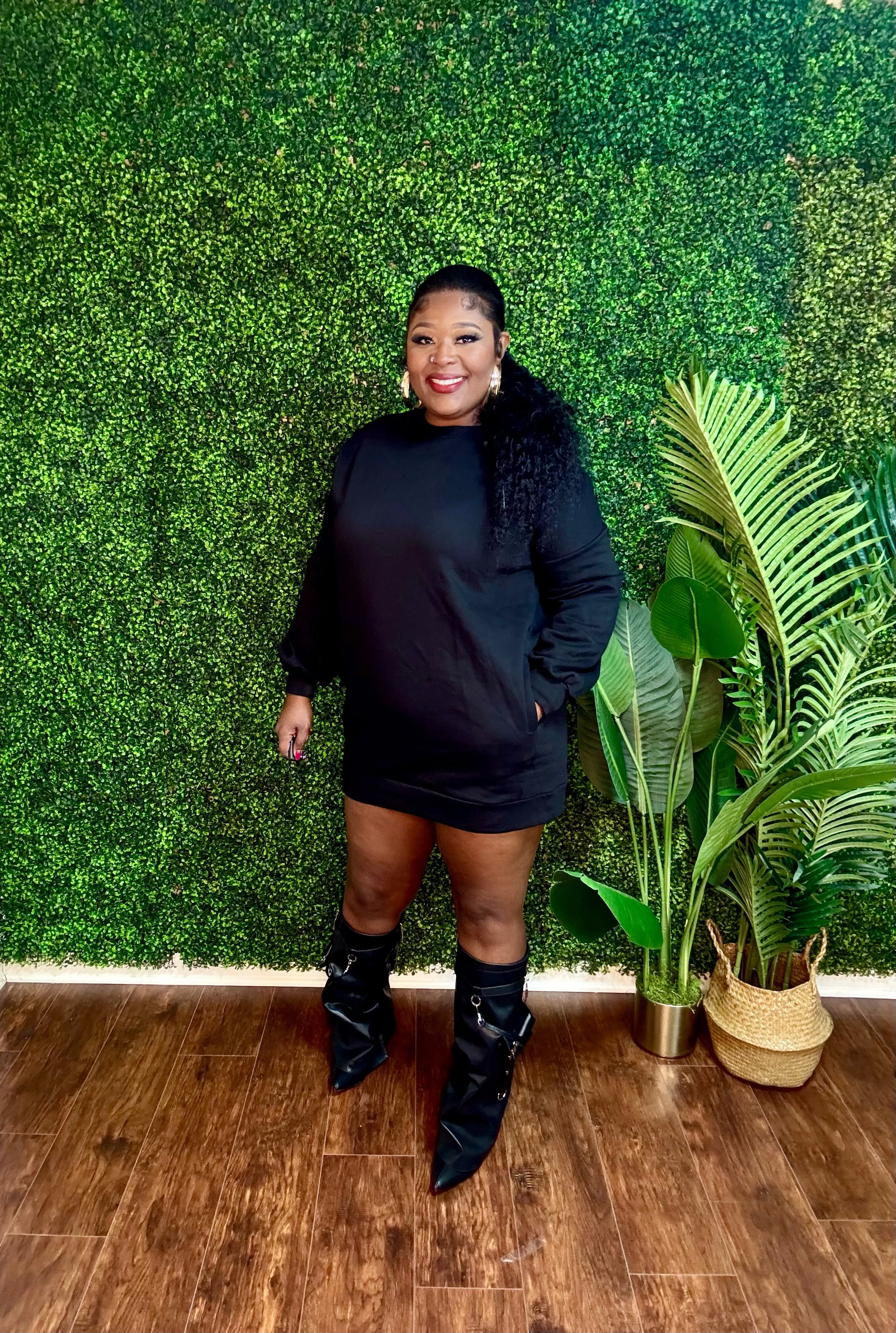 KEEPIN IT CUTE SWEATSHIRT DRESS (Black)