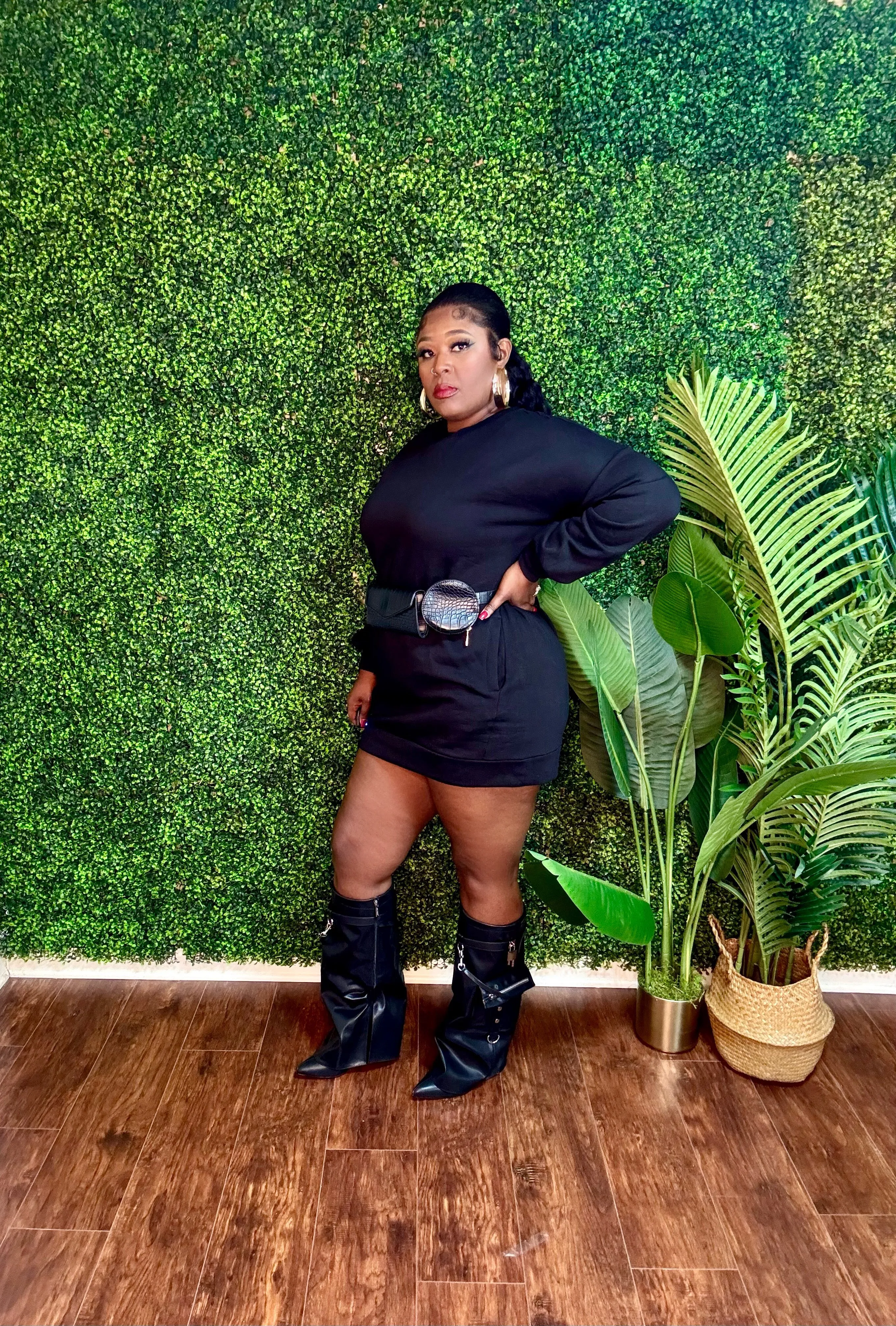 KEEPIN IT CUTE SWEATSHIRT DRESS (Black)