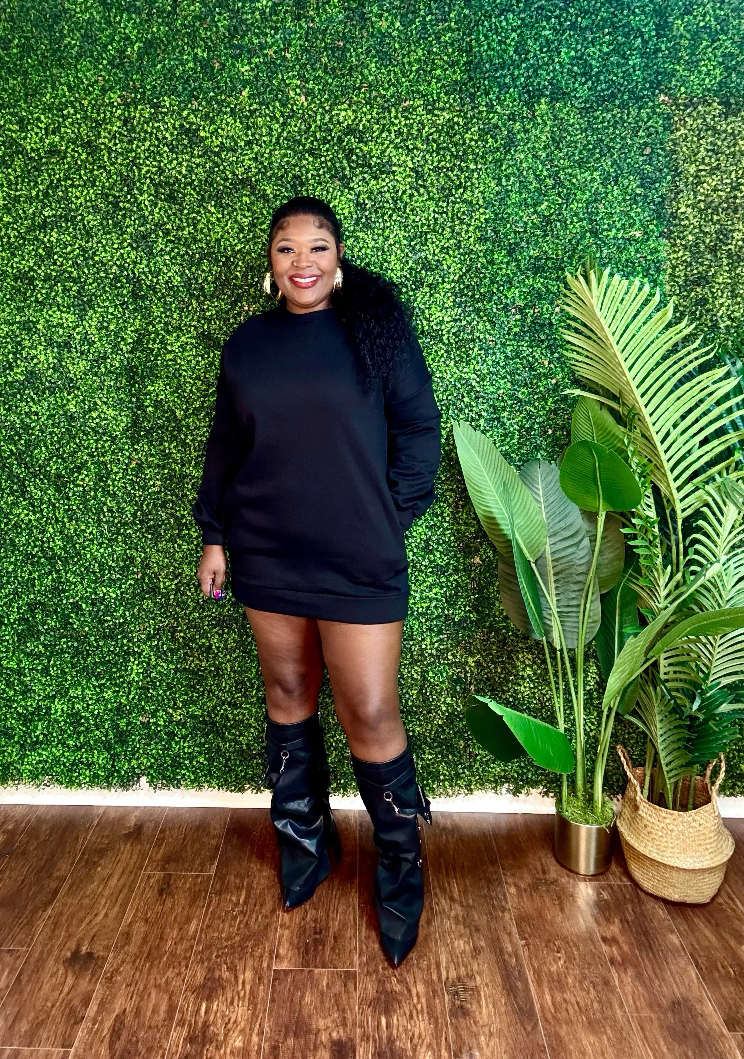 KEEPIN IT CUTE SWEATSHIRT DRESS (Black)