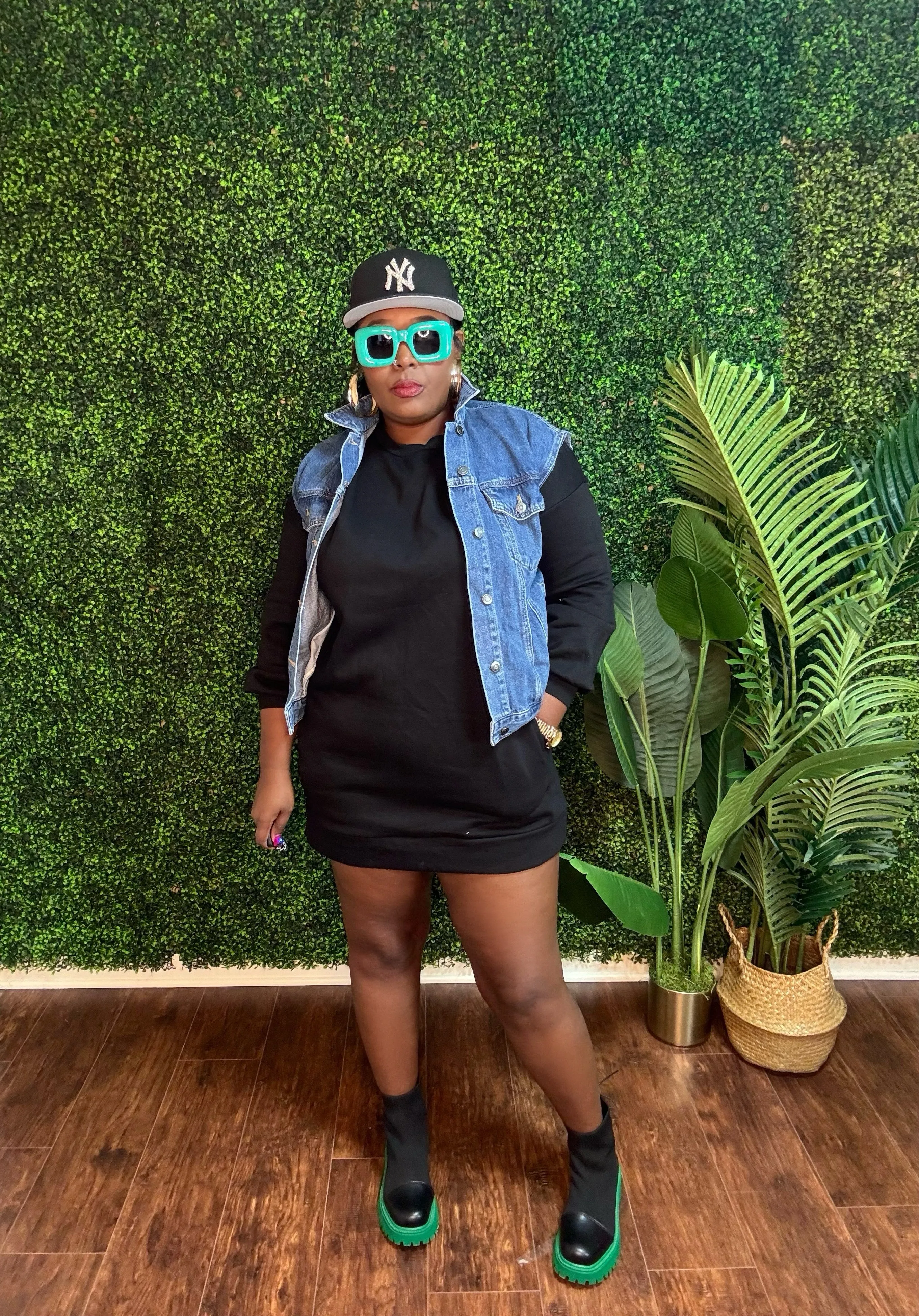 KEEPIN IT CUTE SWEATSHIRT DRESS (Black)