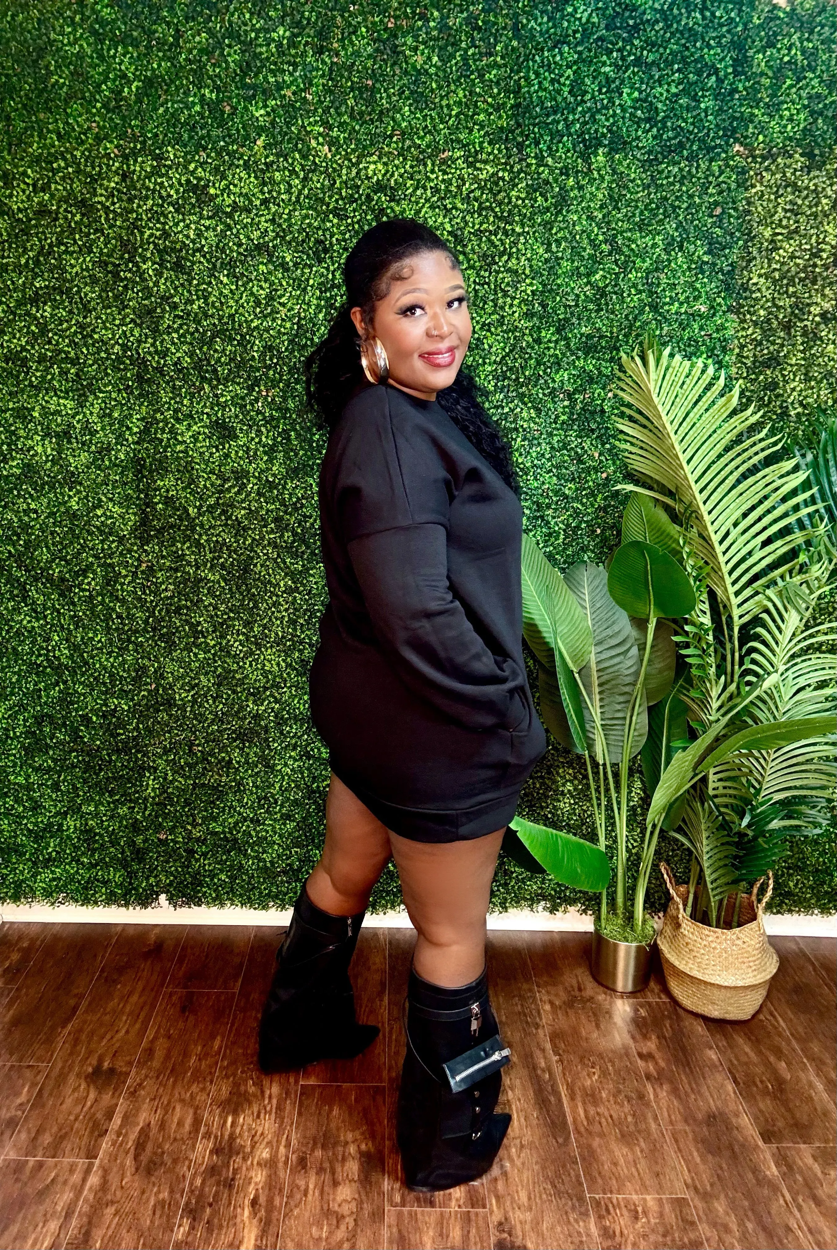KEEPIN IT CUTE SWEATSHIRT DRESS (Black)