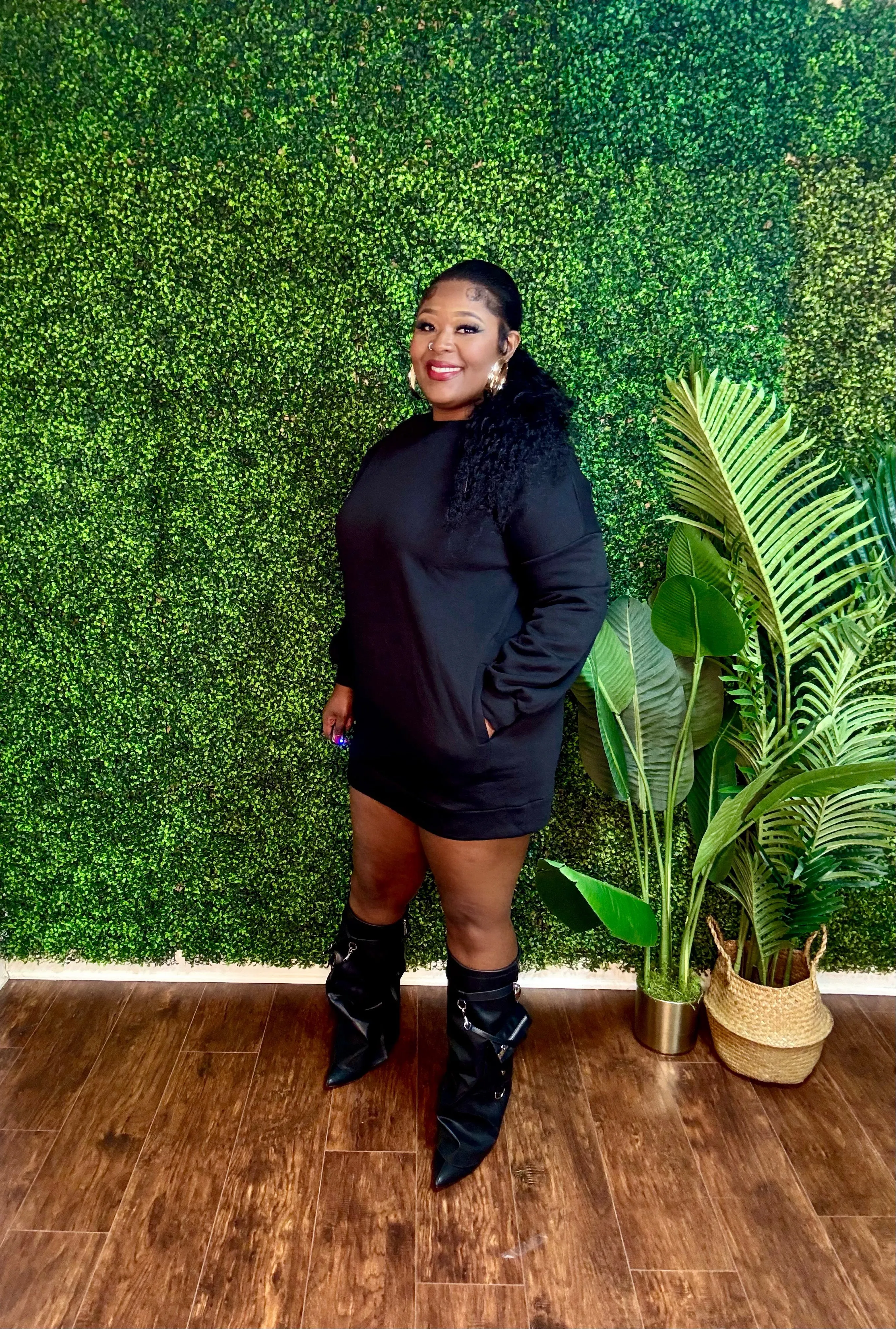 KEEPIN IT CUTE SWEATSHIRT DRESS (Black)