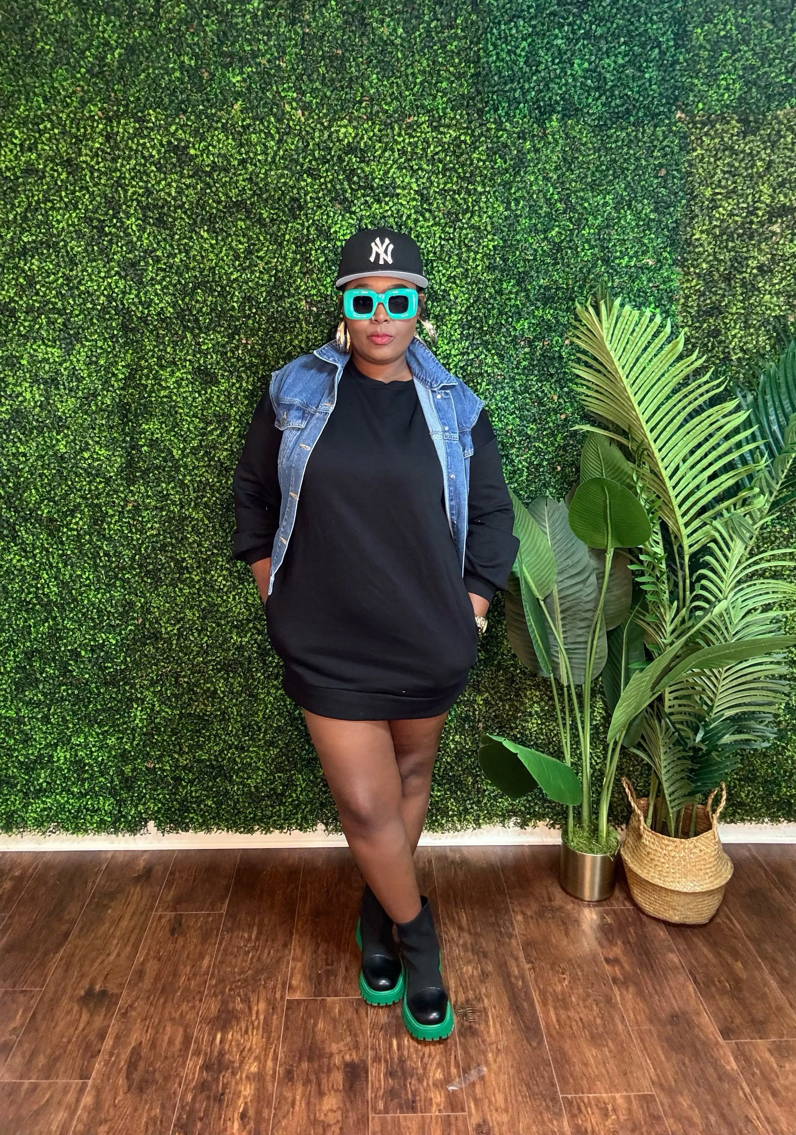KEEPIN IT CUTE SWEATSHIRT DRESS (Black)