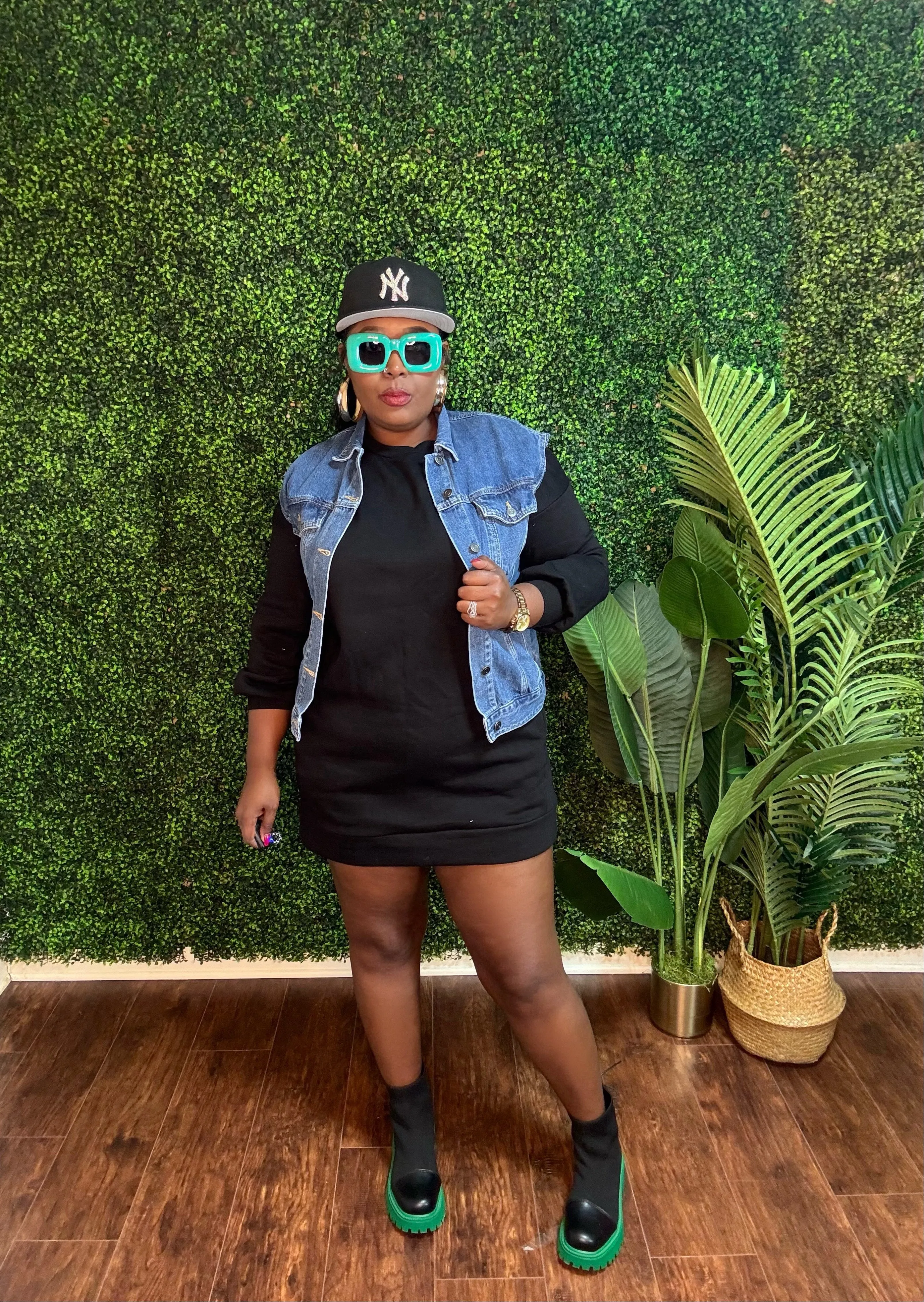 KEEPIN IT CUTE SWEATSHIRT DRESS (Black)
