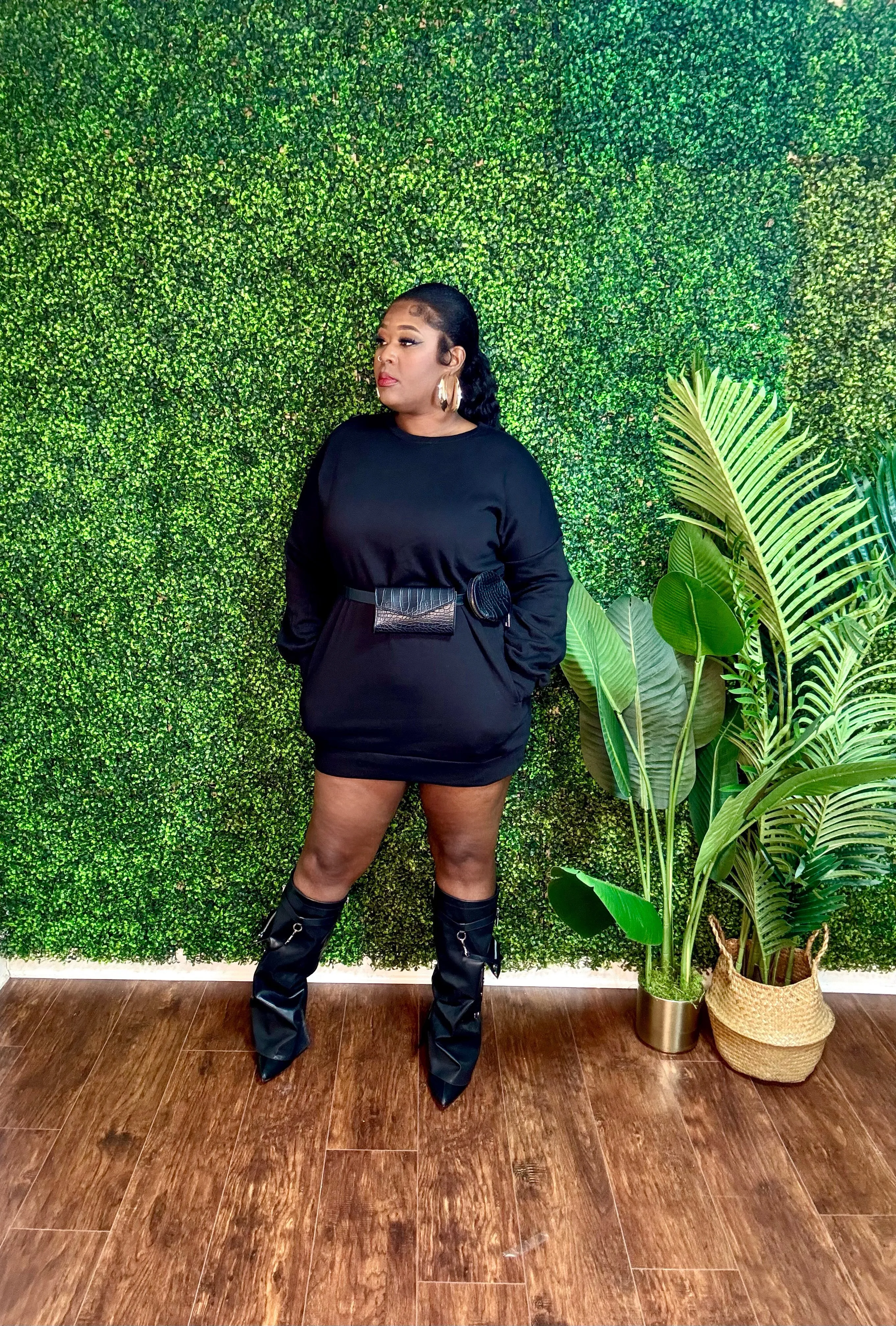 KEEPIN IT CUTE SWEATSHIRT DRESS (Black)