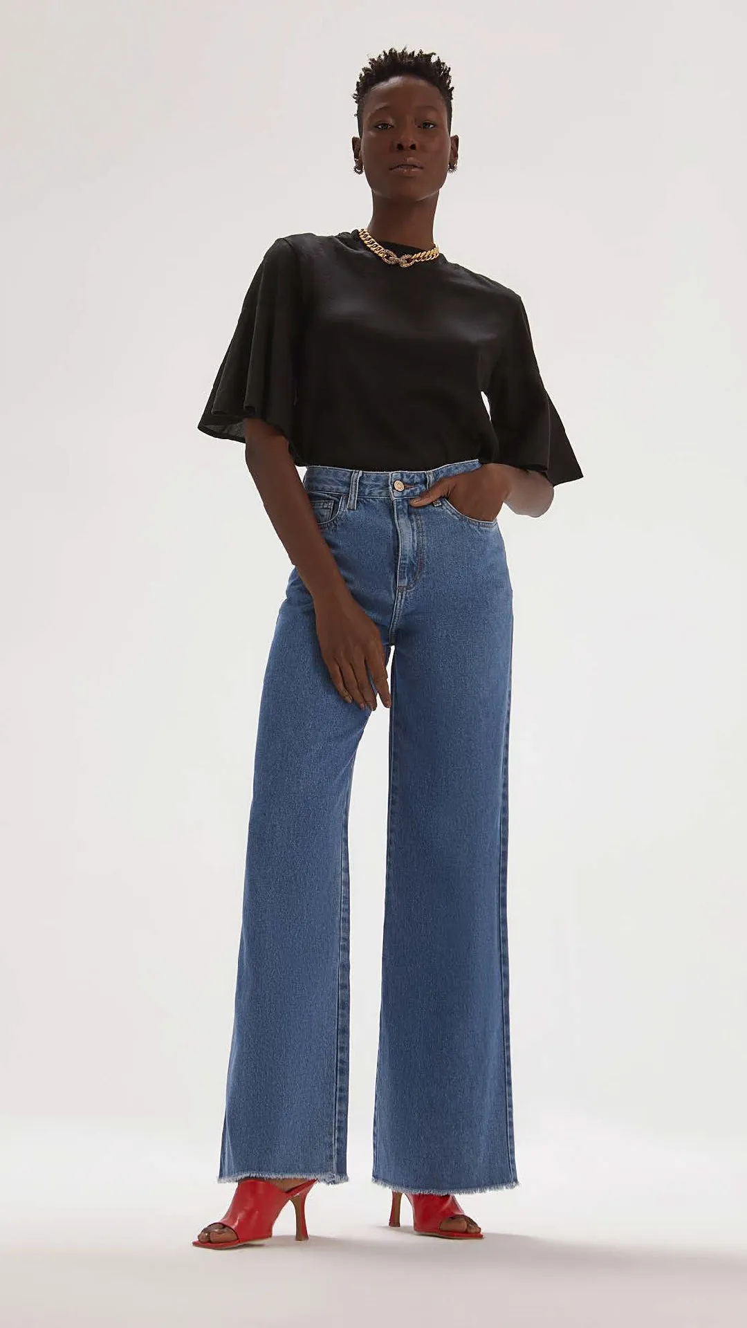 RUFFLED SLEEVE ROUND NECK TOP